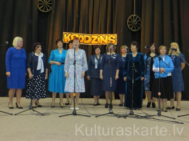 Folkloras kopa "Isnauda" Ziņģētāju un stāstnieku vakarā Dekšārēs 08.02.14.